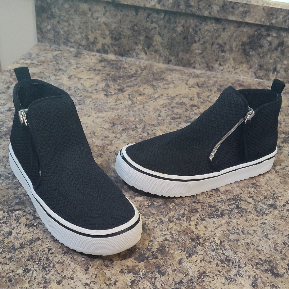 Steve Madden Black High-Top Sneakers with Side Zipper